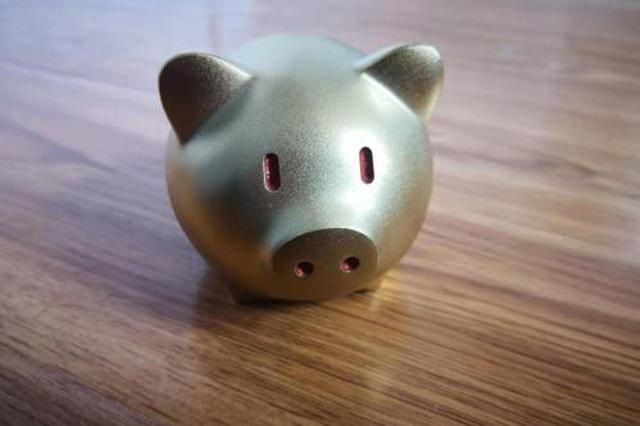 死亡色口红、好老婆奖杯……七夕土味礼物你收过吗？