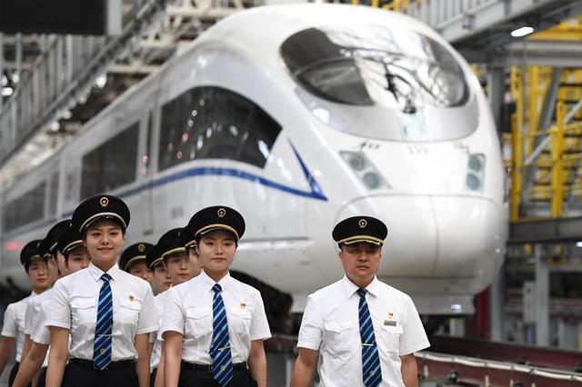 转体桥完工 沪宁城际与连镇铁路首次“牵手”