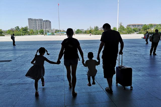 首批“二孩”将入学 入园难、入园贵如何破解