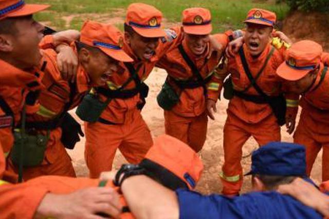 心疼消防员：你的零食被承包，快递已寄出