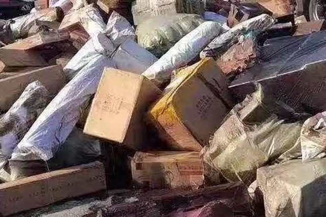 宁杭高速快递货车着火 消防灭完火发现自己的快递