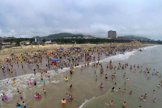 江苏赣榆：中学生暑假有了“游泳保姆”