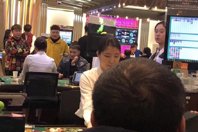 两男子QQ群聚赌 赌资5800多万元抽头58万元