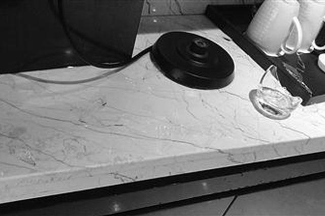 住星级酒店被玻璃杯炸伤？戏精演“苦肉计”讹钱被抓