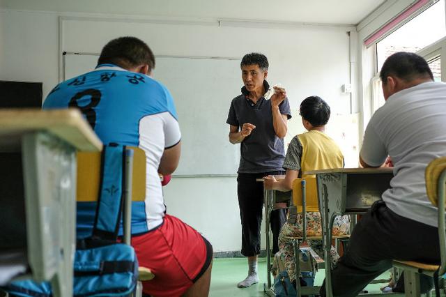 家长热衷奔波辅导班 孩子学校作业抄答案