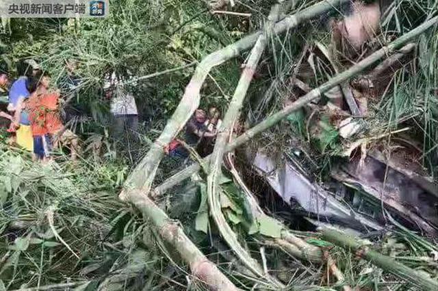 江苏旅行团在老挝发生严重车祸 现场已发现14具遇难者遗体