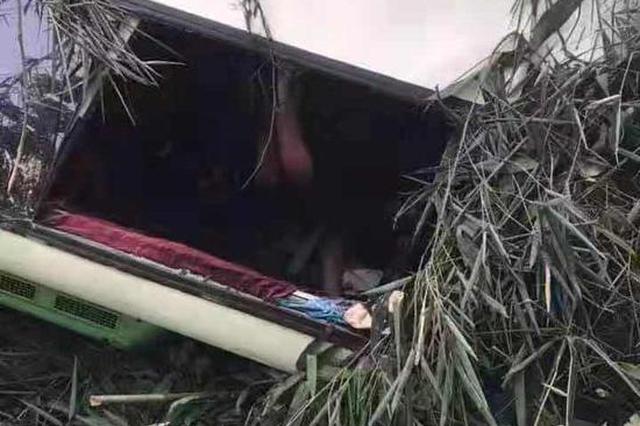 江苏旅行团在老挝发生严重车祸 已致14人死亡