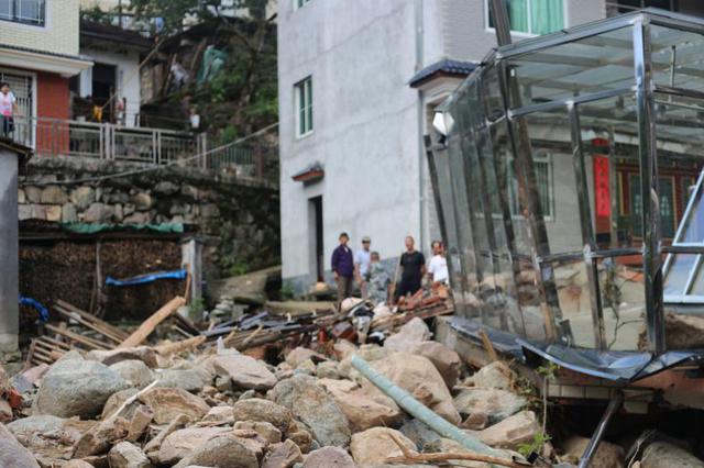 四川汶川泥石流致1名消防员牺牲 抢险救灾工作有序开展