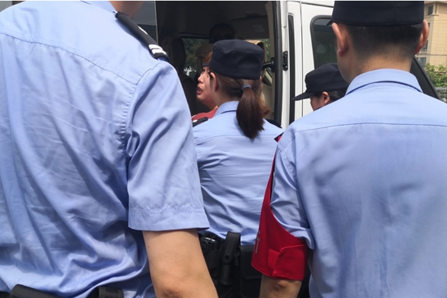 十年前父母被逼下跪 十年后他砍伤打人者犯伤害罪