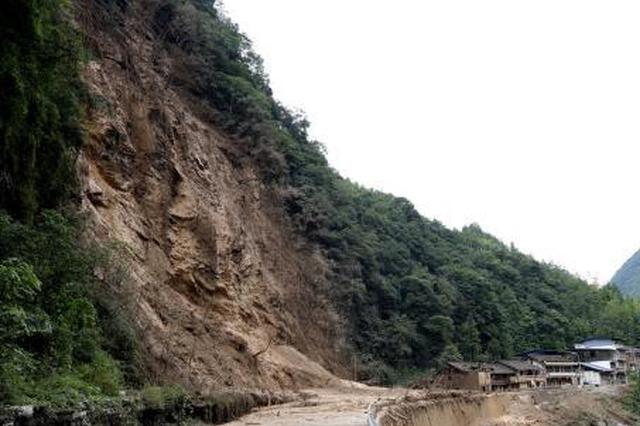 四川宝兴暴雨致一人遇难 上千人紧急转移