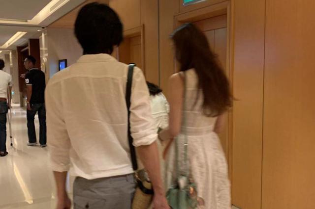 警方通报“酒店水壶内现卫生巾”：女房客与酒店和解