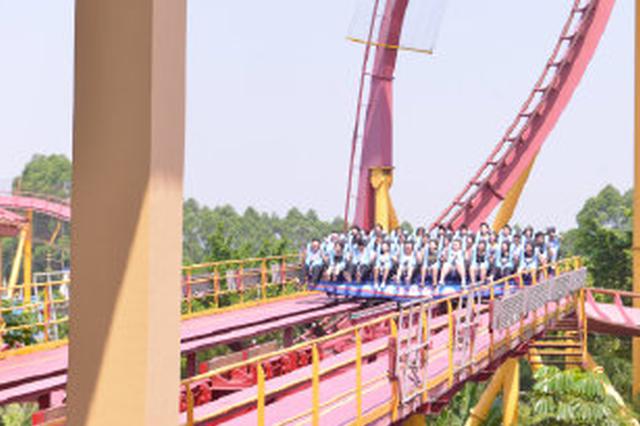 无锡一乐园过山车停空中 园方：飞鸟触发传感器所致
