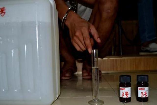 云南建水警方缴获15.9公斤“圣水” 实为液体冰毒