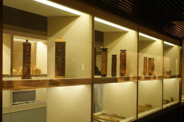 “领导不走我也不走”为何一再上演