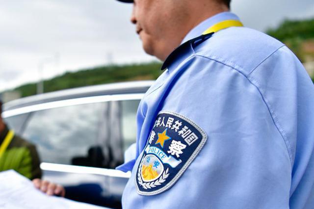 宁夏贺兰两辆超载私家车相撞 致6人死亡14人受伤