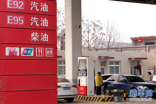 江苏92号汽油涨至6.61元/升 加一箱多花4.5元