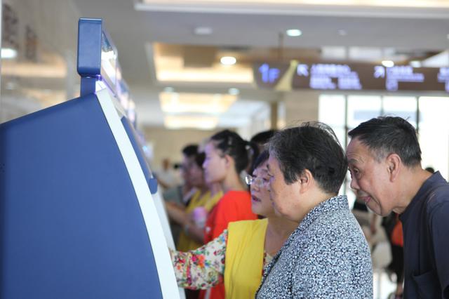 破解"一院一卡"难题 江苏首张国家电子健康卡启用