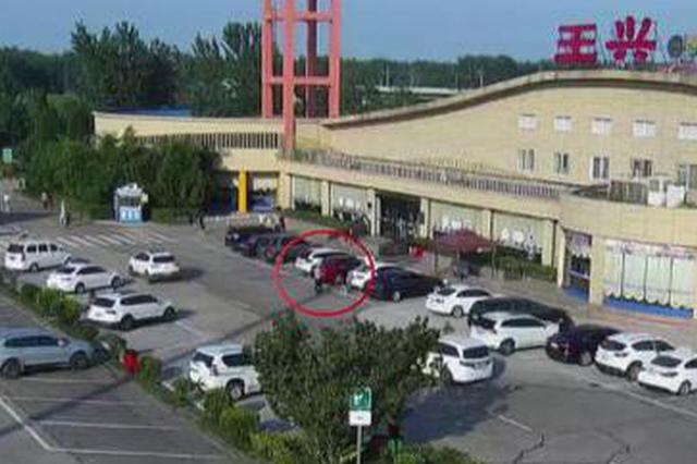 旅途中发生争执 16岁男孩与父亲赌气徒步走上高速