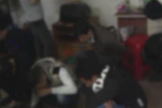 核载7人小客车塞进27人 南京侦办今年首起超载刑事案件