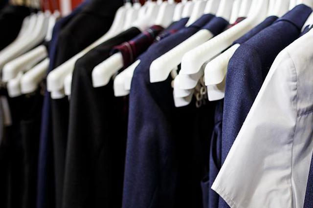 市场监管局追回百余件涉“毒”校服 染料可分解出致癌物