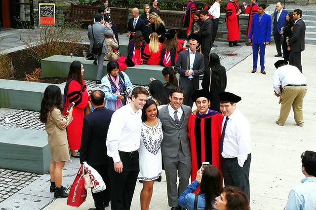 中国家长花40万美元包装儿子进美名校 或被判20年