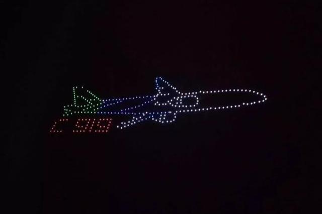 别人家的大学！南京航空航天大学300架无人机炫酷迎新