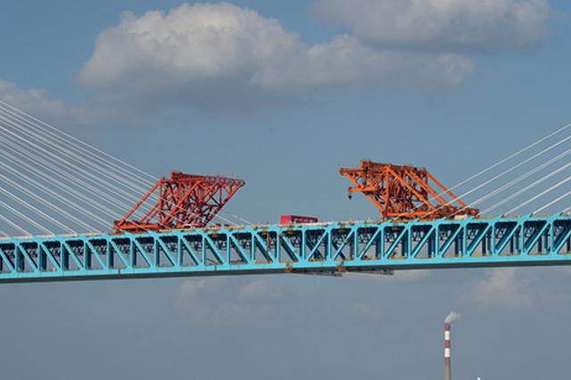 沪通长江大桥成功合龙 将于2020年下半年通车