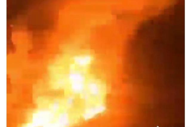 突发！江苏天目湖服务区货车自燃致6车烧毁 未发现危化品