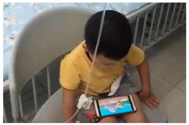 南京一儿童医院开作业吧 媒体：生病的怕不只是孩子