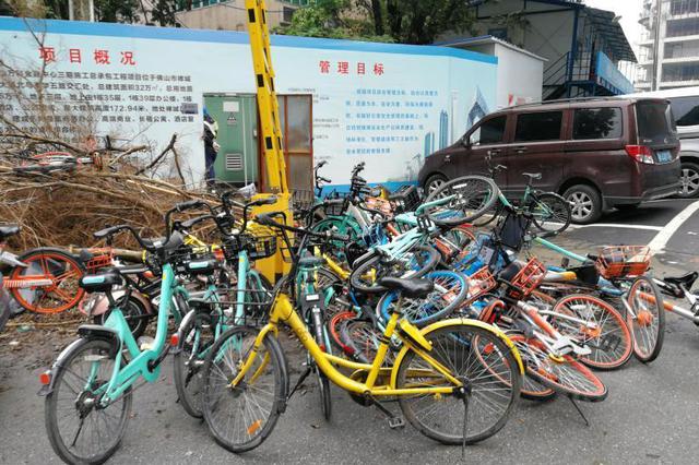 一个月内将90辆共享单车扔进河涌 男子被刑拘