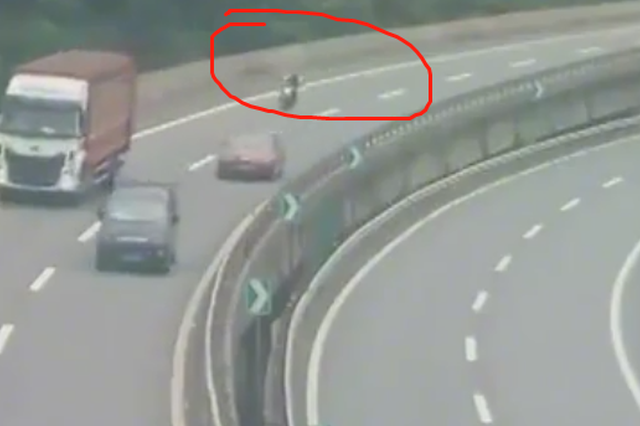 男童高速飙车速度达120迈 母亲发朋友圈称"老司机"