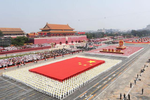 国庆观礼台上的江苏特聘外籍农业专家 感受到中国的强大