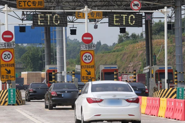 返程车流提前来了！4座跨江大桥北向南缓行