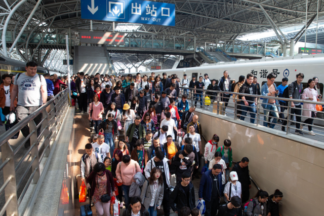 长三角铁路今迎国庆假期返程客流高峰，增开旅客列车274列