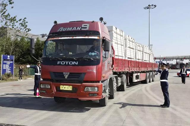 南京：年底前将设50处超限超载不停车检测系统 全天监控