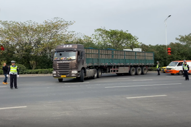 严查超限！南京全面布局不停车检测系统 24小时实时监控