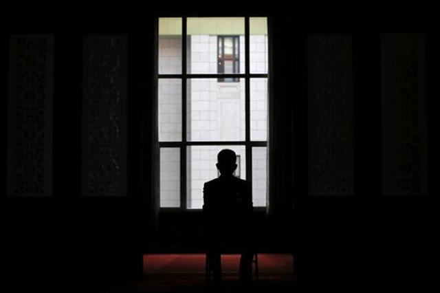 一教师与女学生不正当关系？教育厅回应：再次要求彻查