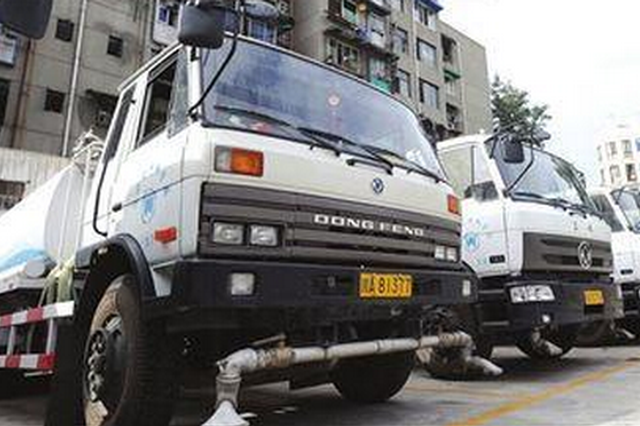 洒水车未按要求避让行人 司机被罚1个月工资 罚得重吗？