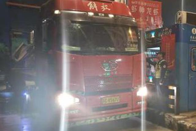 江苏各地严查超限运输 有地一夜揪出6个“百吨王”