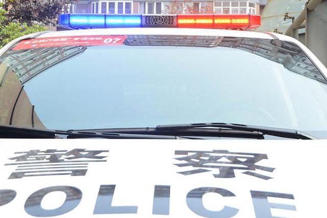 突发！女子持菜刀砍伤超市员工 竟因怀疑商品变质