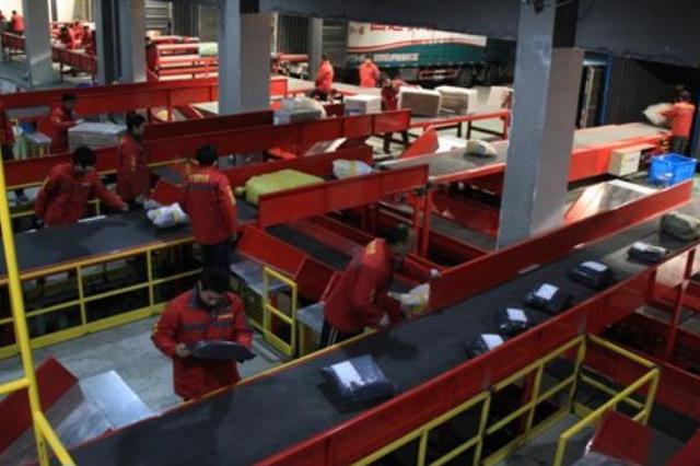 两家快递官宣“双十一”涨价 中通对个人快递涨价1元