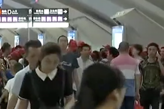 已婚女偷男网友手机被抓求放过 警察:做人不能这样