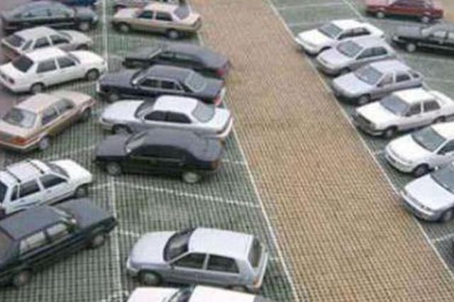 江苏南京试行“港湾式停靠”疏通上学路