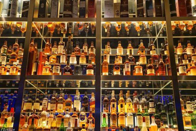 南京两年轻女孩醉酒后遭侵犯 男子还将视频发给自己朋友