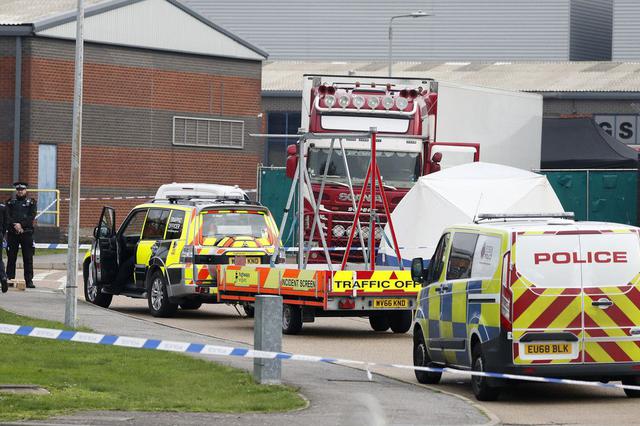 英国警方调查集装箱致死事件