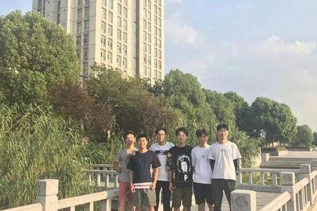 学霸男团！同寝室6男生集体保研：3年拿的奖学金已超8万