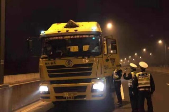 江苏将从11月4日起禁止超限超载车辆驶入高速公路