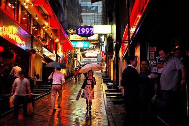 疑被暴徒击中头部的香港男子死亡 港府对暴徒恶行表示愤慨