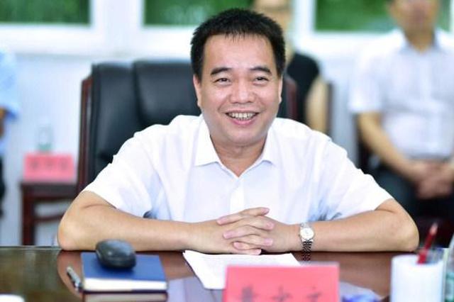 曾率队"扫黄"的东莞官员被查 曾与妻子同任秘书长