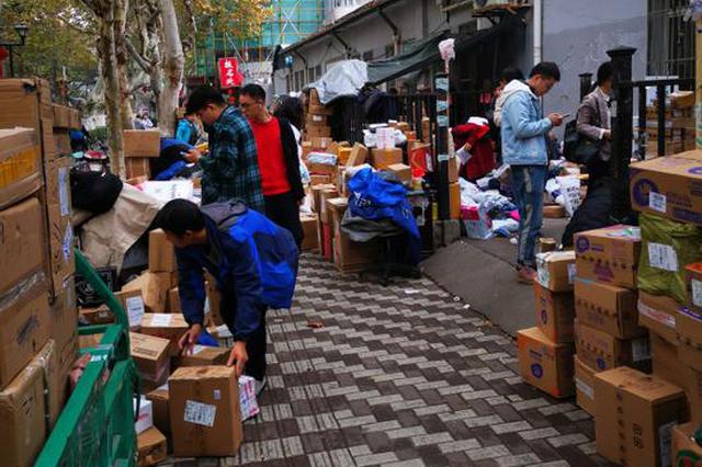 过度包装仍常见 “双十一”后“快递垃圾”去哪了？